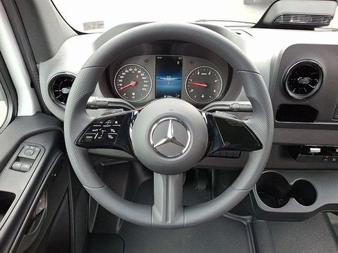 Used 2026 Mercedes-Benz Sprinter 2500 image 17