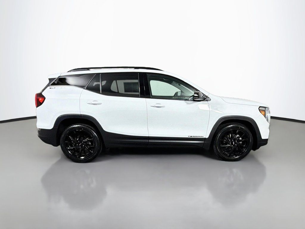 Used 2024 GMC Terrain SLT w/ Elevation Edition AWD/4WD image 9