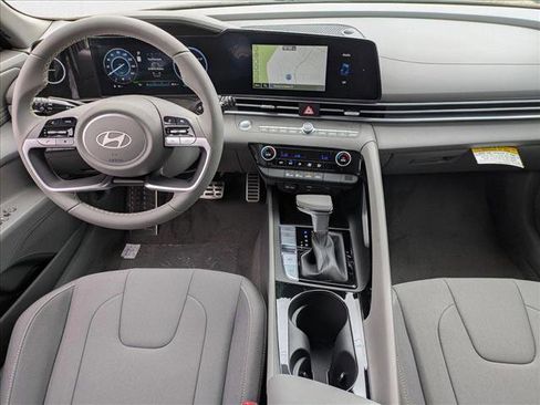 New 2025 Hyundai Elantra SEL image 15