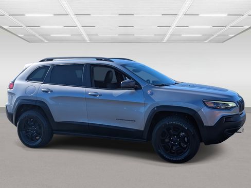 Used 2019 Jeep Cherokee Trailhawk image 8