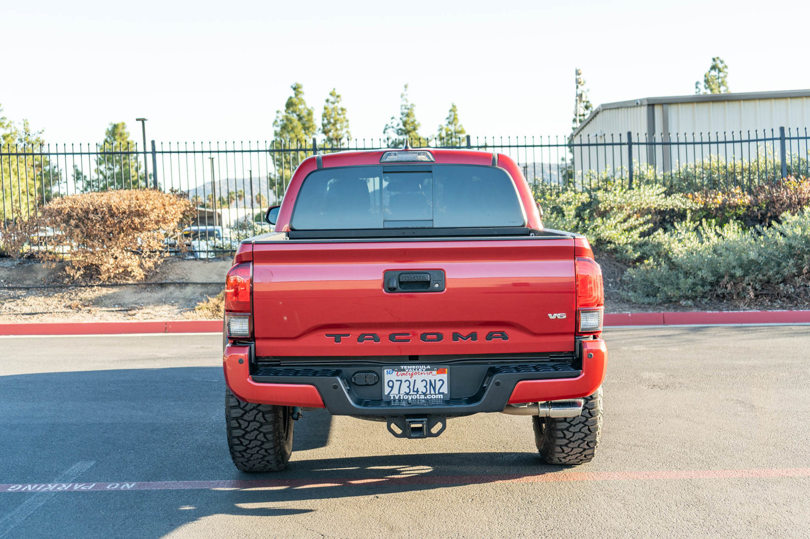 Used 2018 Toyota Tacoma TRD Sport w/ Technology Package RWD image 8