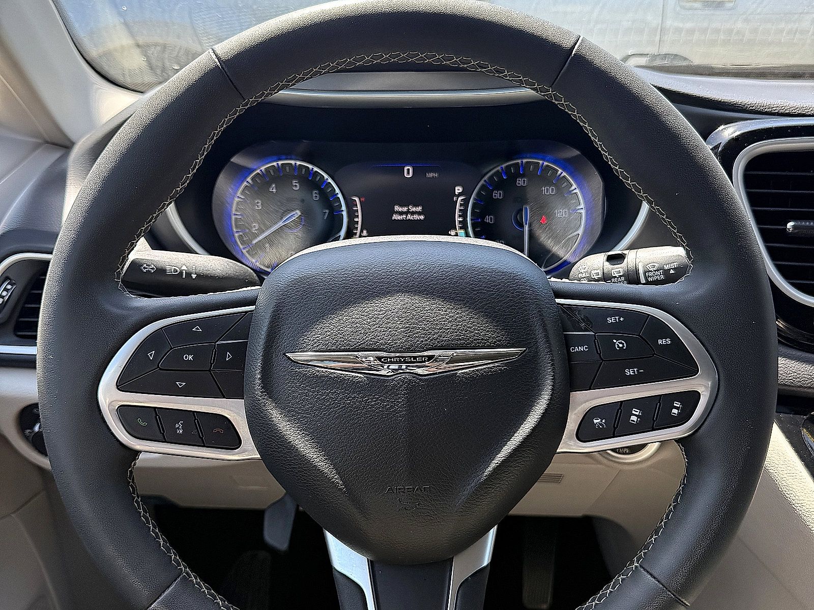 Used 2024 Chrysler Pacifica Touring-L FWD image 11