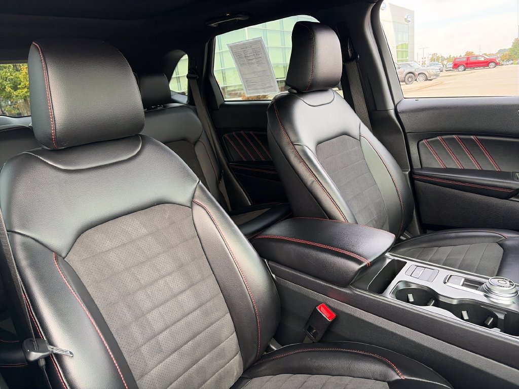 Used 2024 Ford Edge ST-Line AWD/4WD image 12
