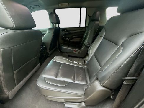 Used 2020 Chevrolet Suburban LT w/ Luxury Package RWD image 23