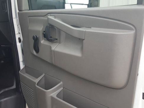 Used 2016 Chevrolet Express 3500 image 19