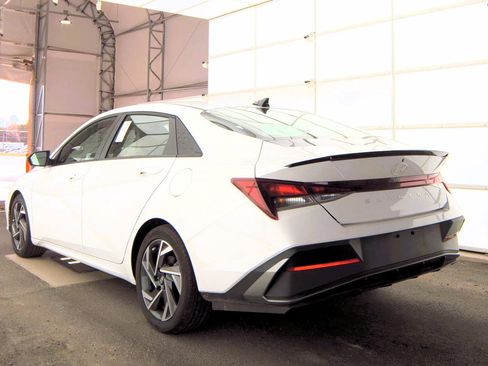 Used 2025 Hyundai Elantra Sport image 4