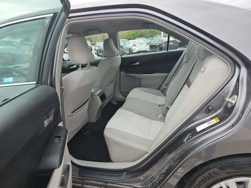 Used 2014 Toyota Camry L image 21