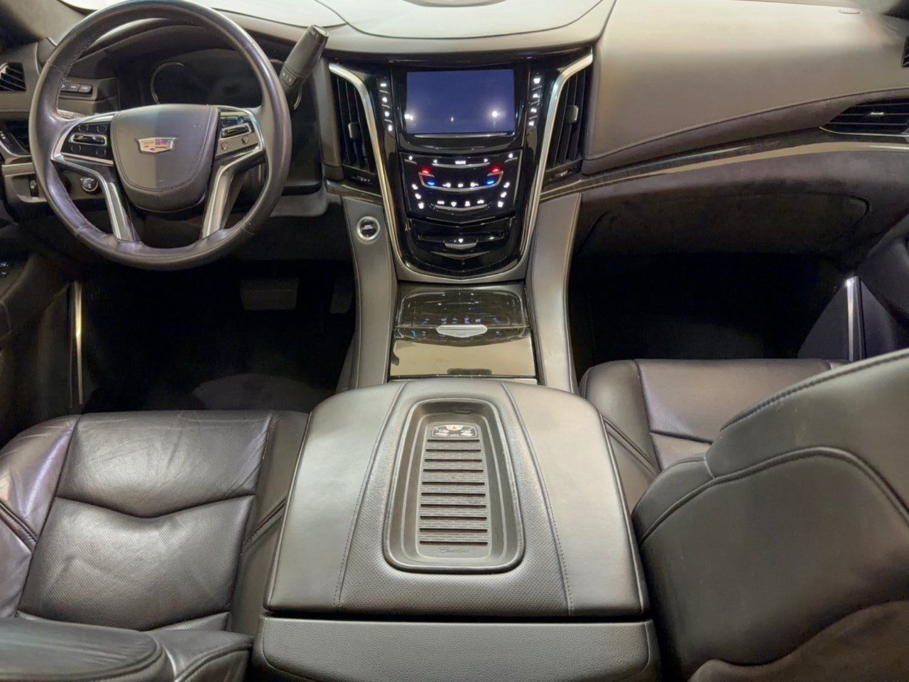 Used 2019 Cadillac Escalade ESV Platinum AWD/4WD image 17