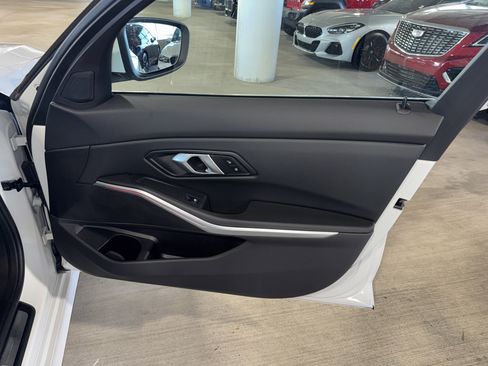 Certified 2025 BMW 330i Sedan image 9