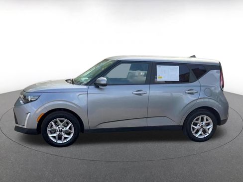 Used 2025 Kia Soul LX w/ LX Technology Package image 9