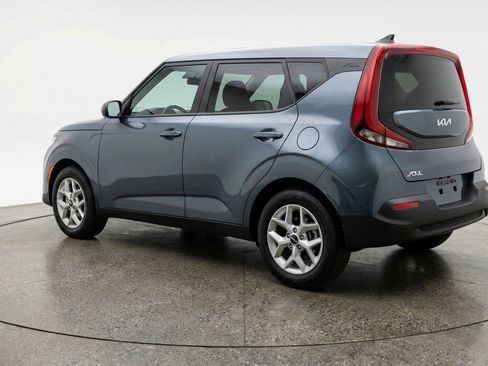 Used 2025 Kia Soul LX w/ LX Technology Package FWD image 6
