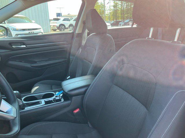Used 2024 Nissan Altima 2.5 SV FWD image 25