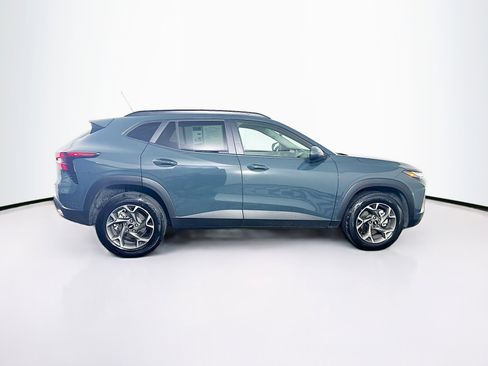 Used 2025 Chevrolet Trax LT FWD image 10