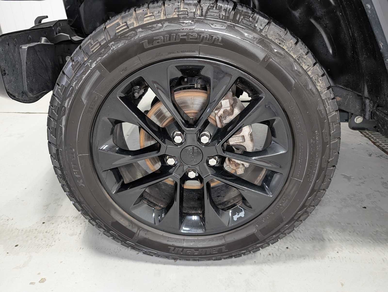Used 2023 Jeep Gladiator Overland AWD/4WD image 3