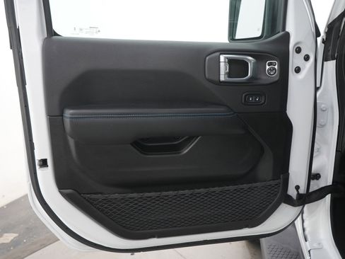 Used 2024 Jeep Wrangler Unlimited Rubicon 4xe AWD/4WD image 19