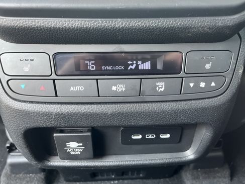 Used 2025 Honda Pilot Elite image 17