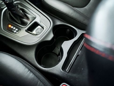 Used 2019 Jeep Cherokee Trailhawk image 44