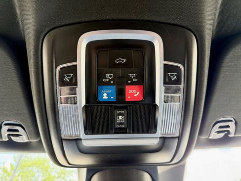 Used 2022 RAM 1500 Laramie AWD/4WD image 38