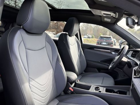 New 2026 Volkswagen Tiguan SE R-Line FWD image 19