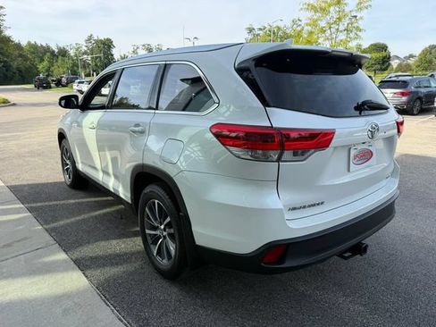 Used 2019 Toyota Highlander XLE AWD/4WD image 5