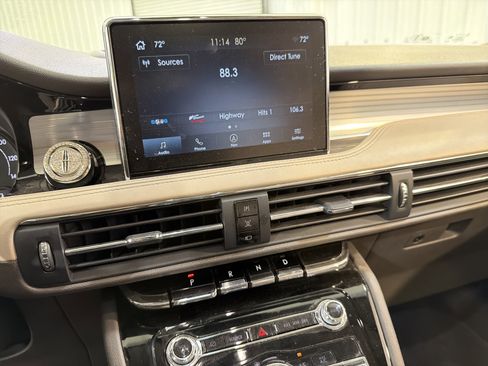 Used 2022 Lincoln Corsair FWD w/ Premium Package image 18