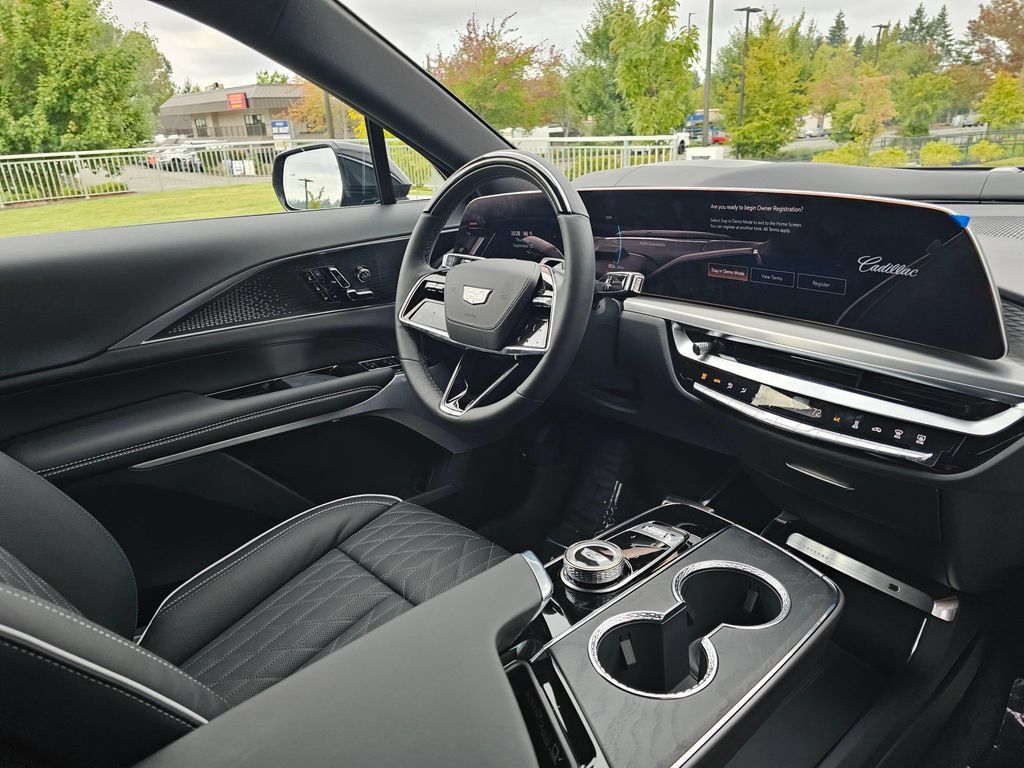 New 2027 Cadillac Lyriq Signature Luxury w/ Nappa Leather Package AWD/4WD image 10
