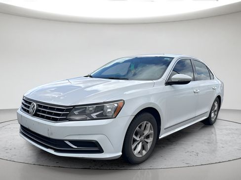 Used 2016 Volkswagen Passat 1.8T S FWD image 10