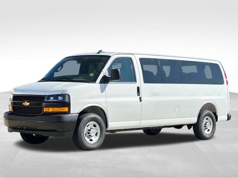 New 2025 Chevrolet Express 3500 LS image 7