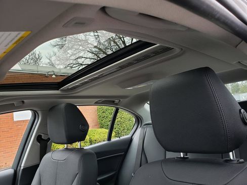 Used 2018 BMW 320i xDrive Sedan image 10