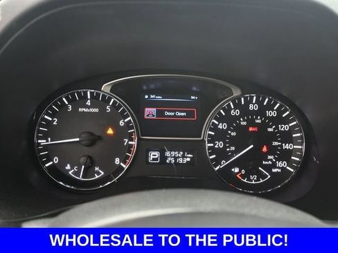 Used 2014 Nissan Pathfinder SV FWD image 19