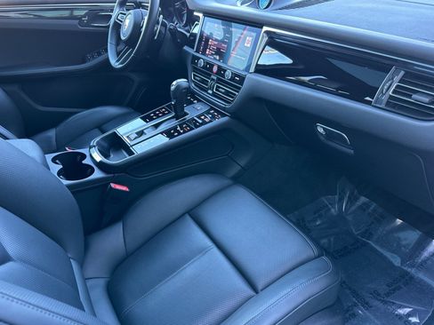 Used 2024 Porsche Macan image 16