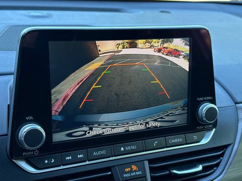 Used 2025 Nissan Altima 2.5 SV FWD image 19