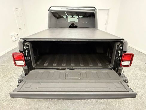Used 2023 Jeep Gladiator Sport S image 11