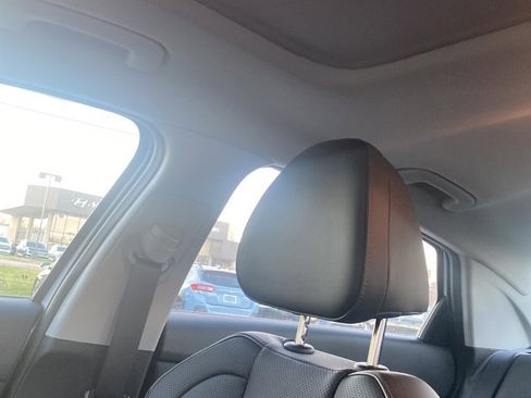 Used 2023 Hyundai Elantra Limited w/ Cargo Package image 5