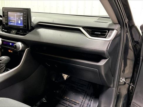 Used 2021 Toyota RAV4 LE image 15