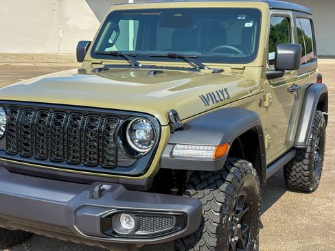 Used 2025 Jeep Wrangler Sport AWD/4WD image 7