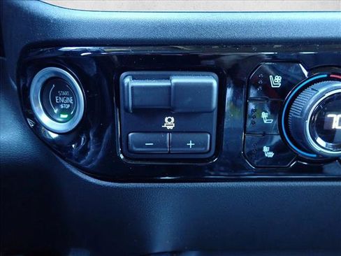 Used 2024 Chevrolet Silverado 2500 LTZ w/ LTZ Convenience Package image 21