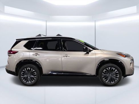 Used 2026 Nissan Rogue Platinum w/ Platinum Premium Package AWD/4WD image 2