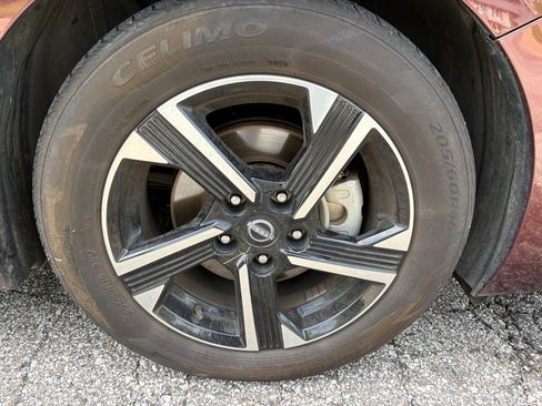 Used 2024 Nissan Sentra SV FWD image 9
