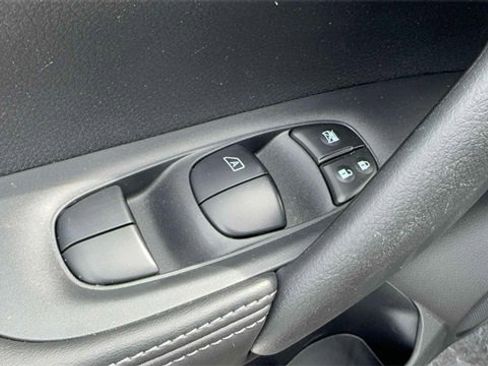 Used 2018 Nissan Rogue SV w/ Sun & Sound Touring Package image 15