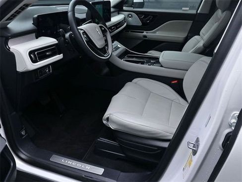 Used 2025 Lincoln Aviator Reserve w/ Equipment Group 201A image 17