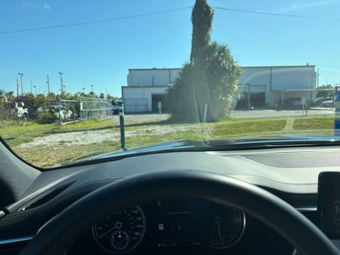 Used 2025 Genesis G70 2.5T image 35