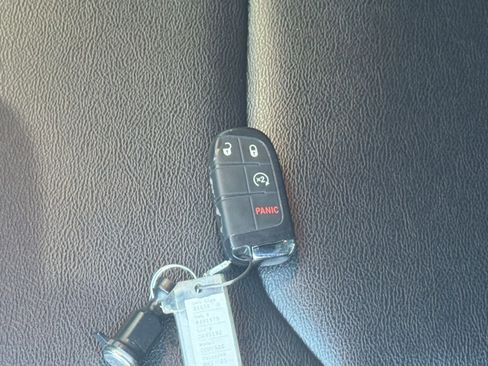 Used 2025 Jeep Compass Limited image 22