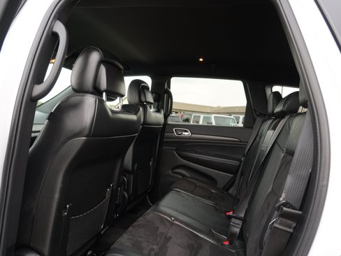 Used 2018 Jeep Grand Cherokee Altitude AWD/4WD image 18
