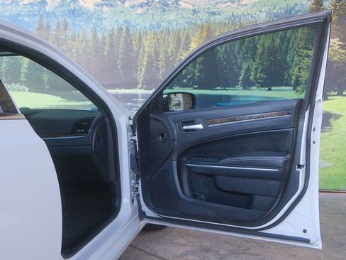 Used 2013 Chrysler 300 Motown image 28