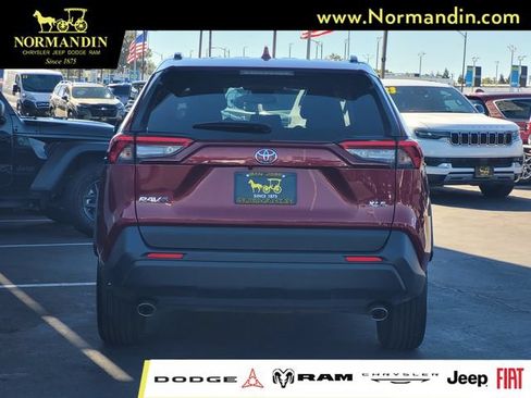 Used 2025 Toyota RAV4 XLE FWD image 5