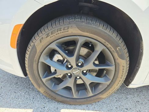 Certified 2024 Chrysler Pacifica Limited w/ S Appearance Package AWD/4WD image 21