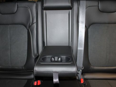 New 2025 Jeep Grand Cherokee Altitude image 28