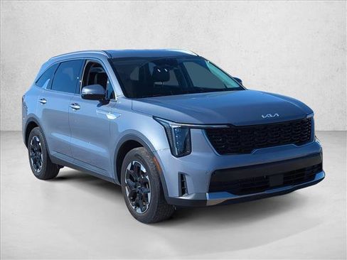 Used 2024 Kia Sorento S image 3