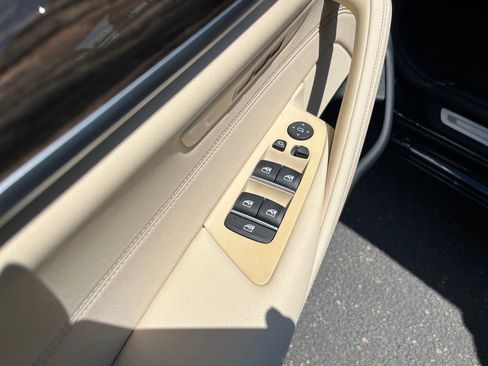 Used 2021 BMW 530i xDrive w/ Convenience Package image 12